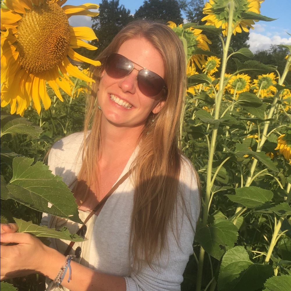 POSHMARK AMBASSADOR ♻️🌻🌞